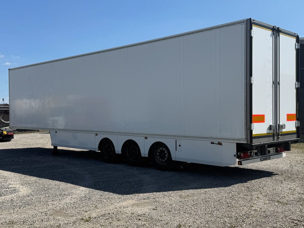 Schmitz Cargobull SKO 24 Doppelstock-Koffer mit Türen isoliert - Closed box semi-trailer: picture 2 Schmitz Cargobull SKO 24 Doppelstock-Koffer mit Türen isoliert - Closed box semi-trailer: picture 2