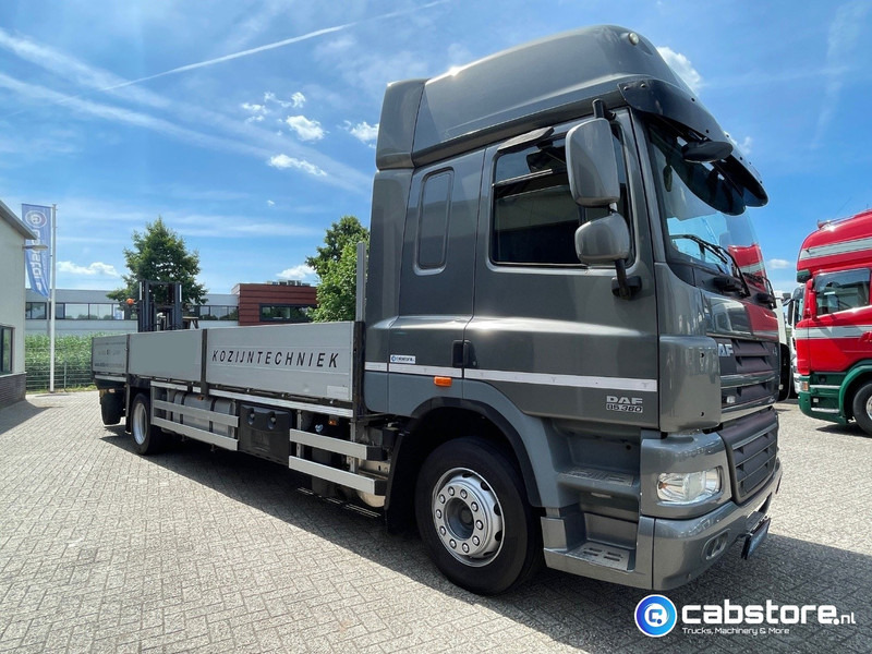 DAF CF 85 .360 4x2 Euro 5 - Open laadbak - Bouwjaar 2012 - Kooi-aap meeneemheftruck - Dropside/ Flatbed truck: picture 2 DAF CF 85 .360 4x2 Euro 5 - Open laadbak - Bouwjaar 2012 - Kooi-aap meeneemheftruck - Dropside/ Flatbed truck: picture 2