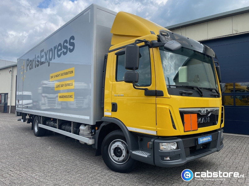 MAN TGL 12.180 4x2 Euro 6 Bakwagen MAN TGL 12.180 Bakwagen Euro 6 - Bouwjaar 2016 - Km 394.831 - Laadklep - Good condition - Box truck: picture 2 MAN TGL 12.180 4x2 Euro 6 Bakwagen MAN TGL 12.180 Bakwagen Euro 6 - Bouwjaar 2016 - Km 394.831 - Laadklep - Good condition - Box truck: picture 2