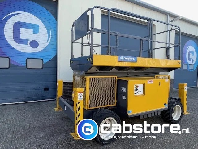MEC 3772RT 4x4 Platform Schaarhoogwerker - Scissor platform - Arbeitsbuhne - Year 2007 - Diesel - Scissor lift: picture 1 MEC 3772RT 4x4 Platform Schaarhoogwerker - Scissor platform - Arbeitsbuhne - Year 2007 - Diesel - Scissor lift: picture 1