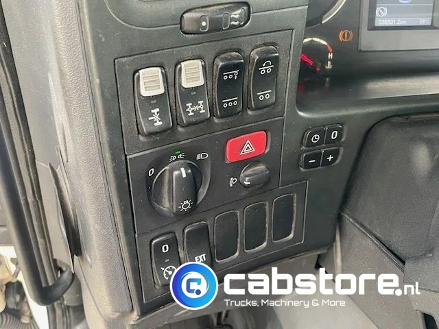 Crane truck Scania P380 LB 8x4*4 HNA Euro 5 - HIAB 211 E-3 Hipro Crane with remote control + Multilift  XR26S61 Hooklift - Year 2009 - Km 336.501 !! - Good condition: picture 16