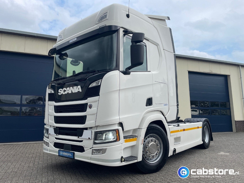 Scania R450 4X2 Euro 6 Tractor Scania R450 A4x2 Euro 6 - R-Highline - Retarder - Bouwjaar 12-2017 - Differentieelslot - 2 dieseltanks - Good condition - Tractor unit: picture 2 Scania R450 4X2 Euro 6 Tractor Scania R450 A4x2 Euro 6 - R-Highline - Retarder - Bouwjaar 12-2017 - Differentieelslot - 2 dieseltanks - Good condition - Tractor unit: picture 2