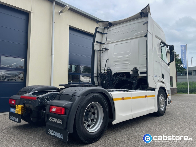 Scania R450 4X2 Euro 6 Tractor Scania R450 A4x2 Euro 6 - R-Highline - Retarder - Bouwjaar 12-2017 - Differentieelslot - 2 dieseltanks - Good condition - Tractor unit: picture 4 Scania R450 4X2 Euro 6 Tractor Scania R450 A4x2 Euro 6 - R-Highline - Retarder - Bouwjaar 12-2017 - Differentieelslot - 2 dieseltanks - Good condition - Tractor unit: picture 4