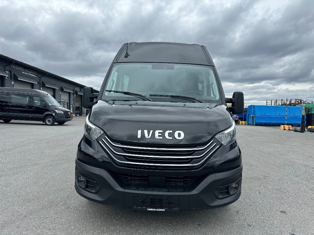Iveco Daily 35S18A8 1+4hlö retkeilyauto - Panel van: picture 2 Iveco Daily 35S18A8 1+4hlö retkeilyauto - Panel van: picture 2