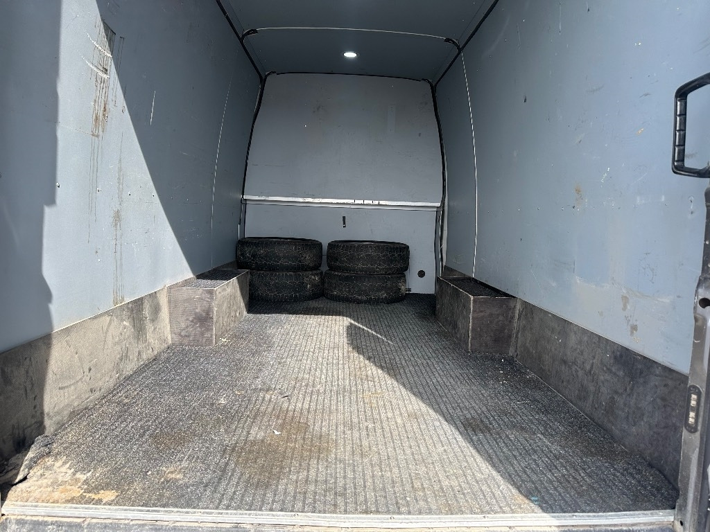 Panel van Iveco Daily 35S18A8 1+5 hlö retkeilyauto: picture 6