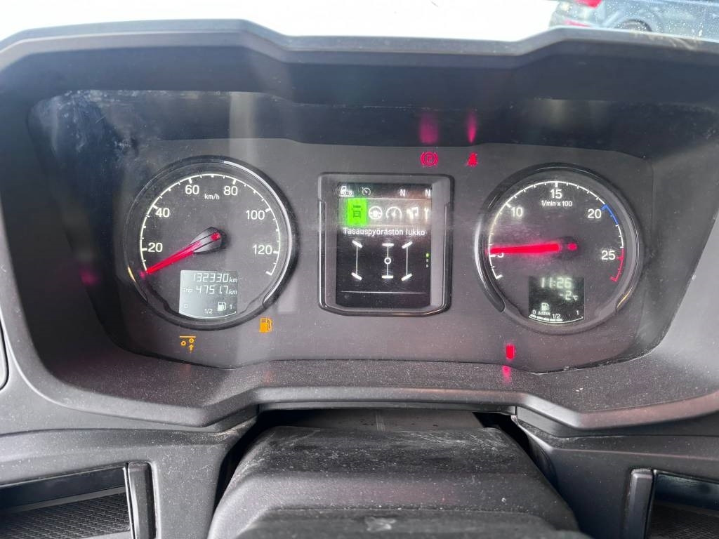 Hook lift truck Scania P 360: picture 10