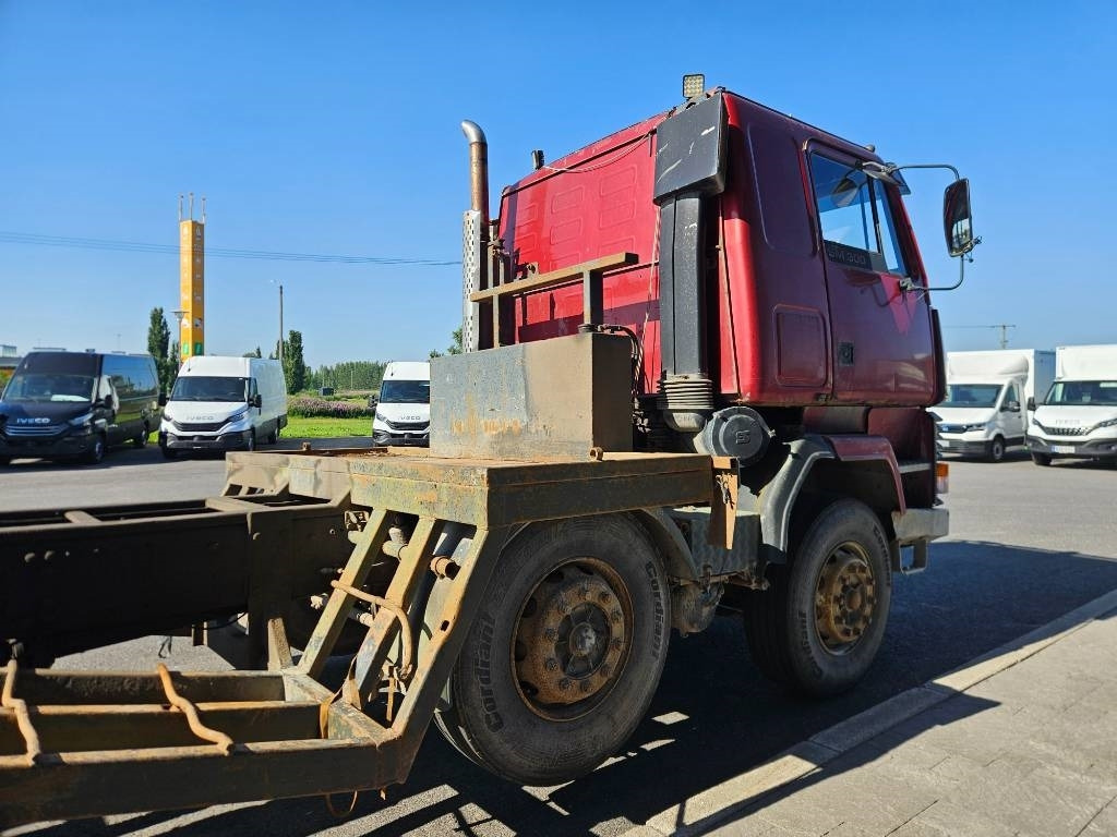 Sisu SM300 8X2 - Timber truck: picture 4 Sisu SM300 8X2 - Timber truck: picture 4