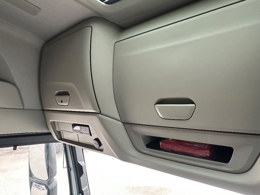 New Tractor unit Iveco S-Way AS440S500 UUSI MALLI my 24: picture 16