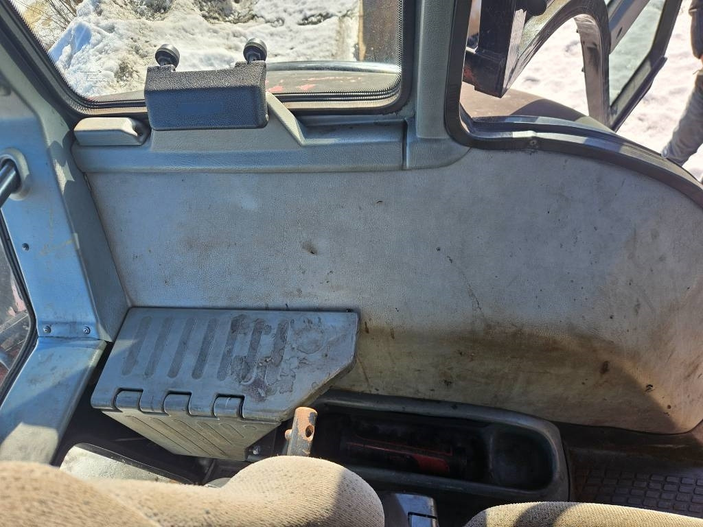 Farm tractor Valtra T 170: picture 13