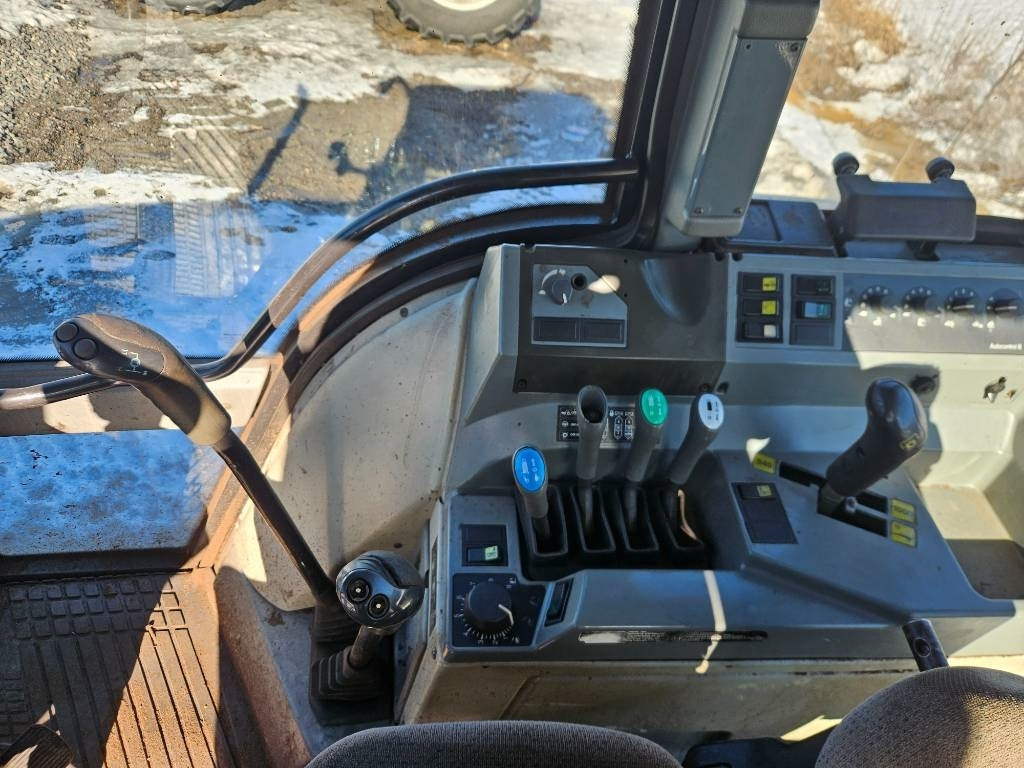 Farm tractor Valtra T 170: picture 11