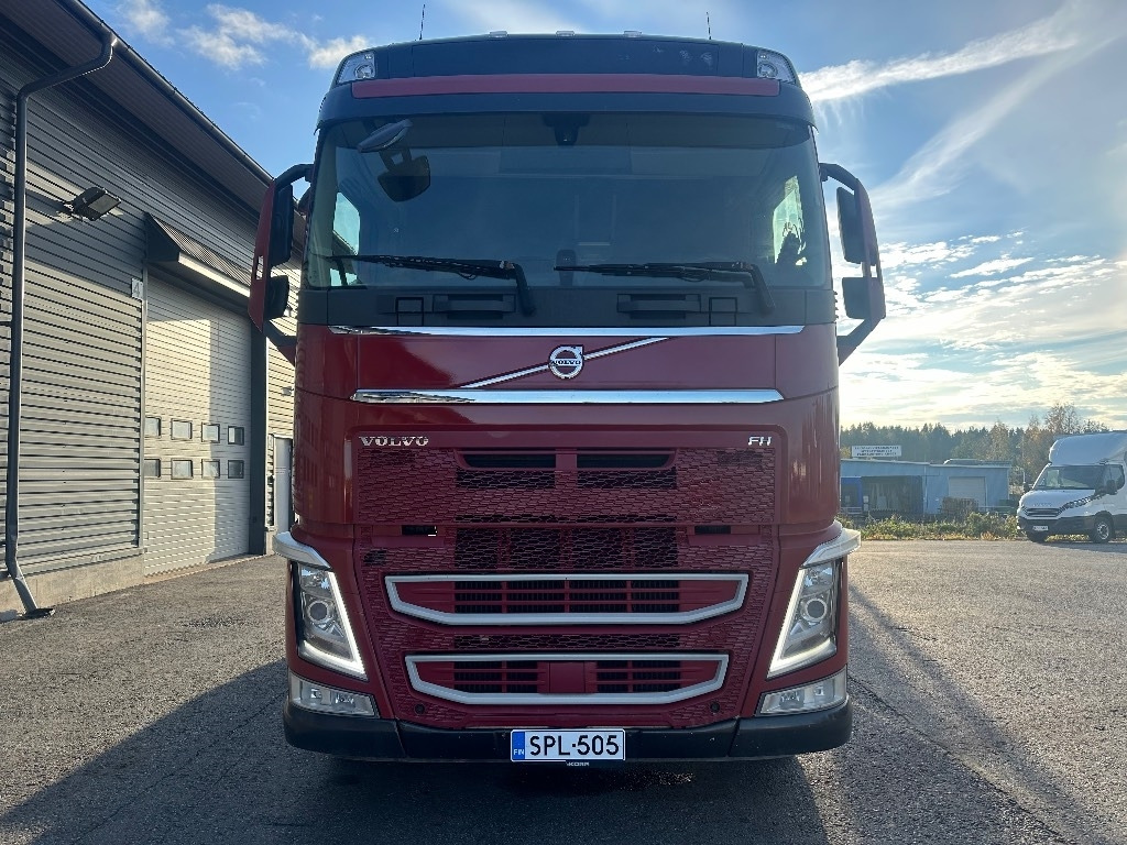 Volvo FH13 540 6x4 - Hook lift truck: picture 2 Volvo FH13 540 6x4 - Hook lift truck: picture 2
