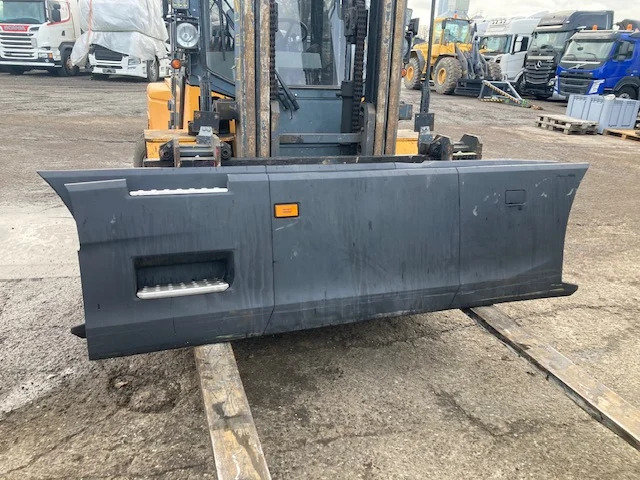 Scania Side skirt 4X2 wheelbase 3750mm - Body and exterior for Truck: picture 2 Scania Side skirt 4X2 wheelbase 3750mm - Body and exterior for Truck: picture 2