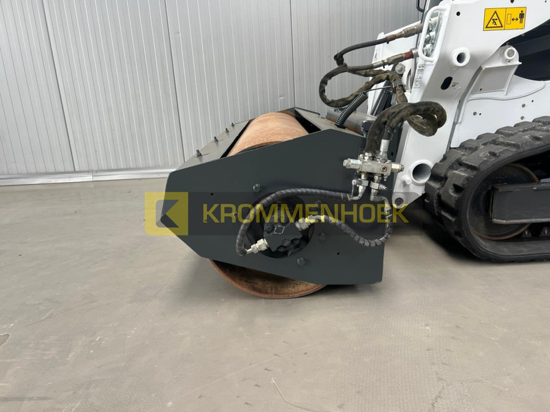 Bobcat Vibratory roller 213 cm wals - Attachment for Loader: picture 2 Bobcat Vibratory roller 213 cm wals - Attachment for Loader: picture 2