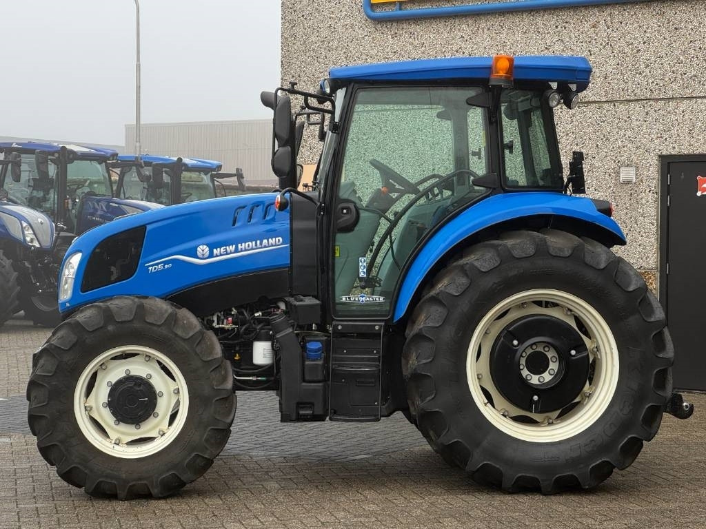 New Holland TD5.90, 2021, 1531 hours, air compressor!! - Farm tractor: picture 3 New Holland TD5.90, 2021, 1531 hours, air compressor!! - Farm tractor: picture 3