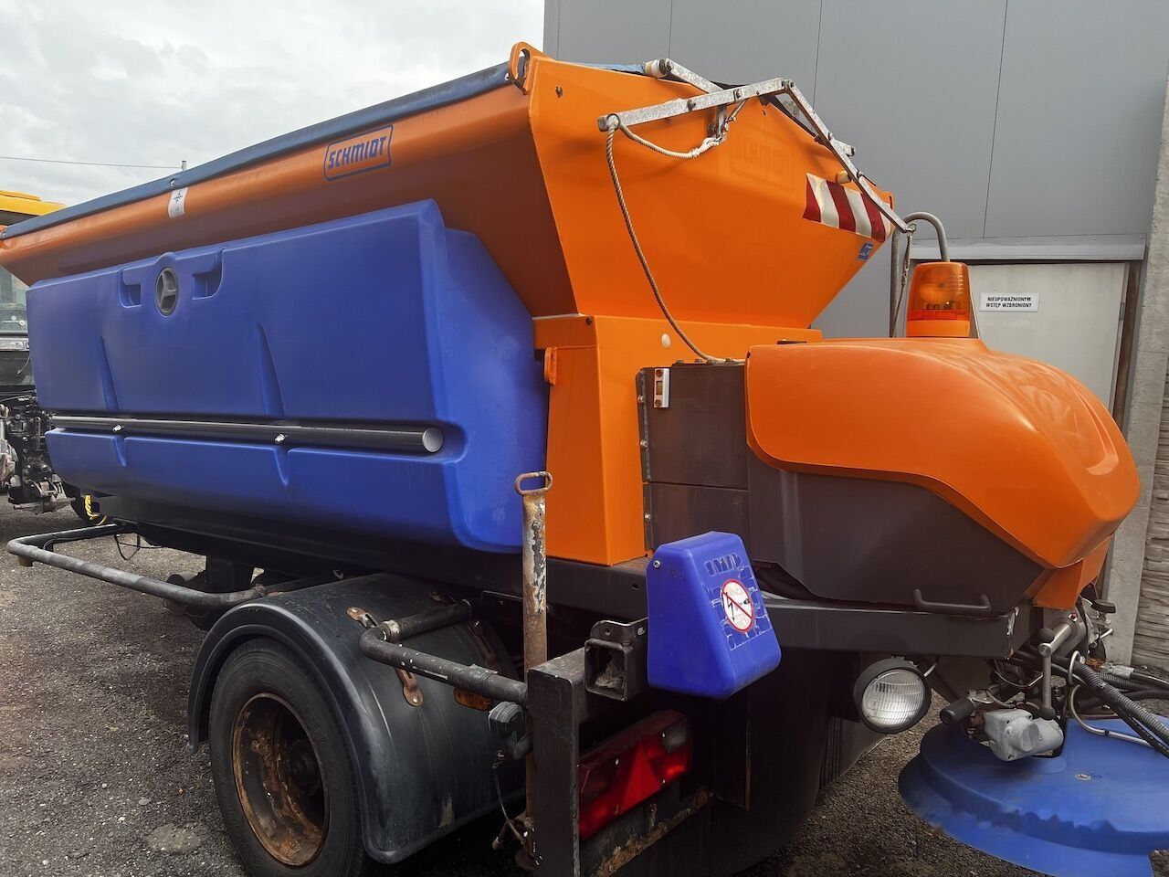 Schmidt Przyczepka 3,5m3 - Sand/ Salt spreader: picture 3 Schmidt Przyczepka 3,5m3 - Sand/ Salt spreader: picture 3