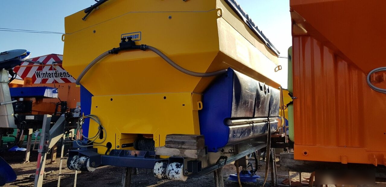Schmidt STRATOS - Sand/ Salt spreader for Municipal/ Special vehicle: picture 5 Schmidt STRATOS - Sand/ Salt spreader for Municipal/ Special vehicle: picture 5
