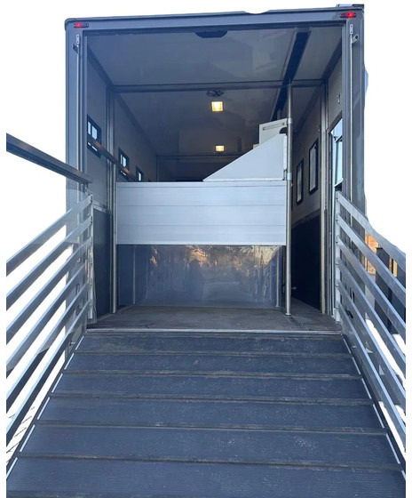 Scania P250 Horse Truck - Horse truck: picture 4 Scania P250 Horse Truck - Horse truck: picture 4