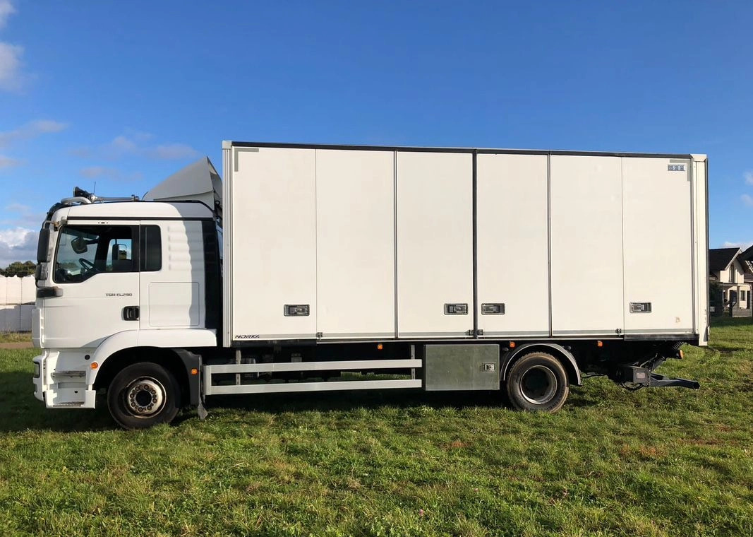 MAN 15.290 Winda Bok otwierany 18 Palet - Isothermal truck: picture 2 MAN 15.290 Winda Bok otwierany 18 Palet - Isothermal truck: picture 2
