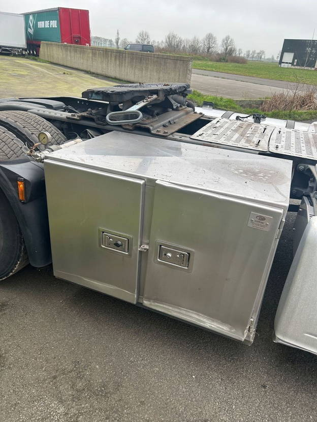 DAF XF 440 XF440 Space Cab ADR Compressor - Tractor unit: picture 4 DAF XF 440 XF440 Space Cab ADR Compressor - Tractor unit: picture 4