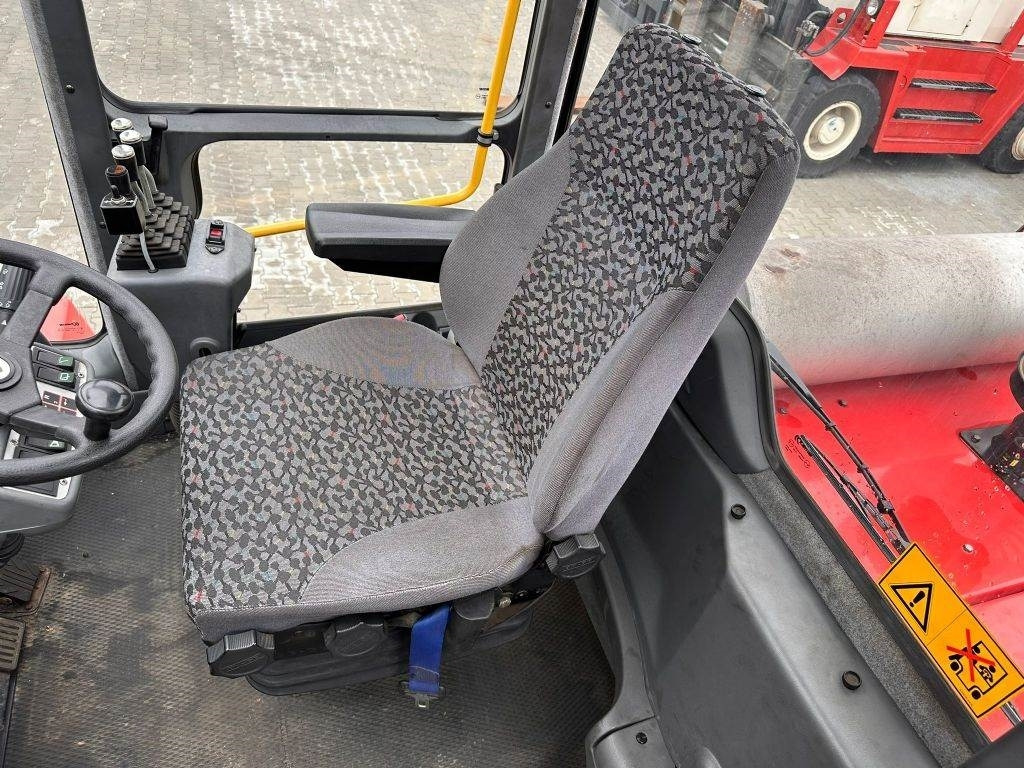 Diesel forklift Kalmar DCD250-12LB: picture 9