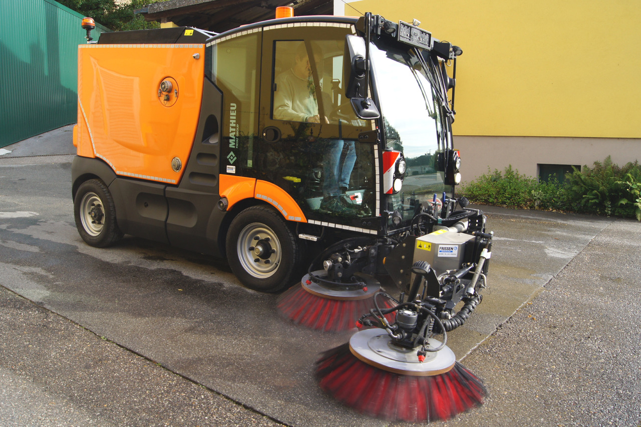 MATHIEU Azura Flex MC210 3-rd brush / EURO 6 - Road sweeper: picture 2 MATHIEU Azura Flex MC210 3-rd brush / EURO 6 - Road sweeper: picture 2