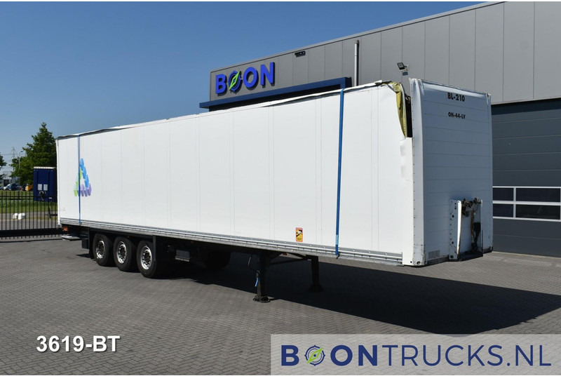 Schmitz Cargobull SCB*S3B | DAMAGED / SCHADE * TAIL LIFT (WORKING) * DISC BRAKES - Closed box semi-trailer: picture 4 Schmitz Cargobull SCB*S3B | DAMAGED / SCHADE * TAIL LIFT (WORKING) * DISC BRAKES - Closed box semi-trailer: picture 4