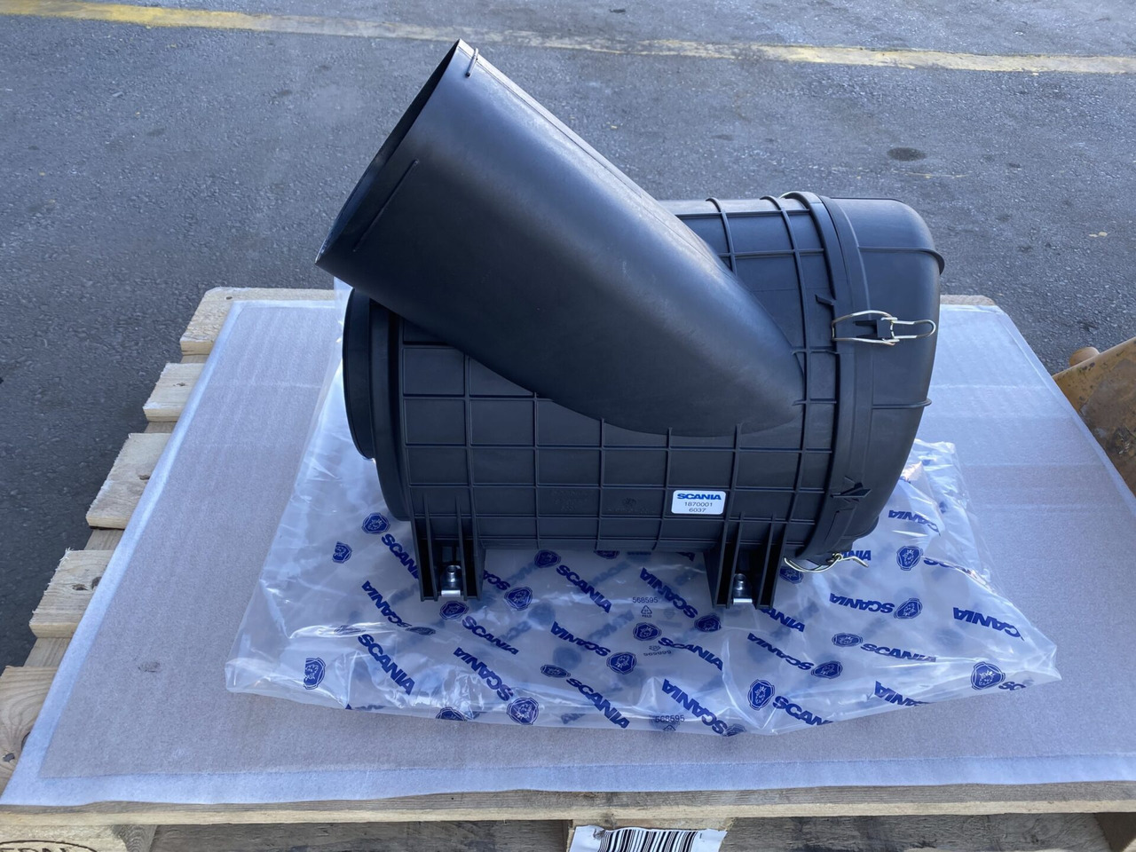 SCANIA AIR FILTER - 1870001 - Air filter for Truck: picture 1 SCANIA AIR FILTER - 1870001 - Air filter for Truck: picture 1