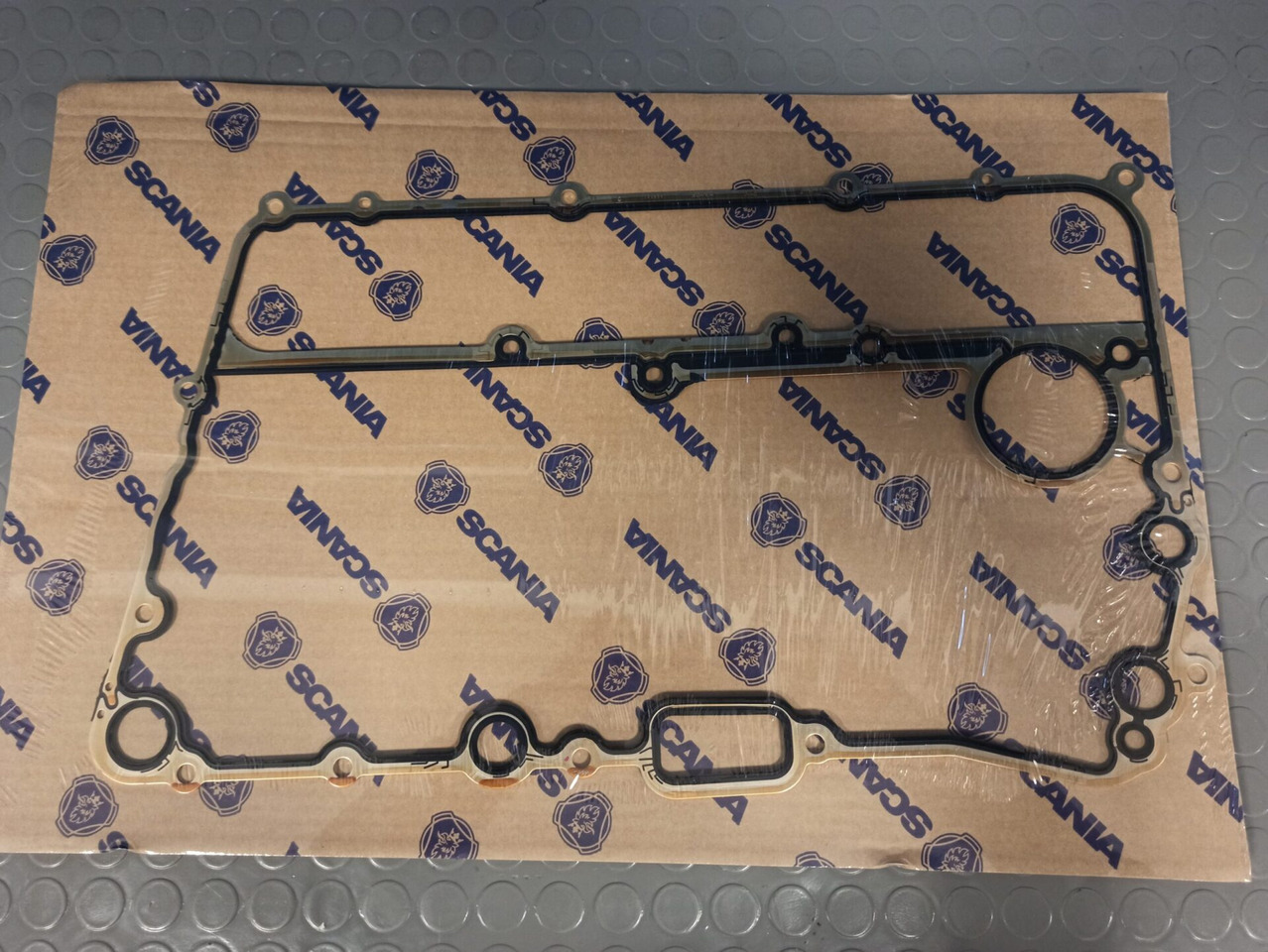 SCANIA OIL COOLER GASKET - 2096561 - Oil cooler for Truck: picture 1 SCANIA OIL COOLER GASKET - 2096561 - Oil cooler for Truck: picture 1