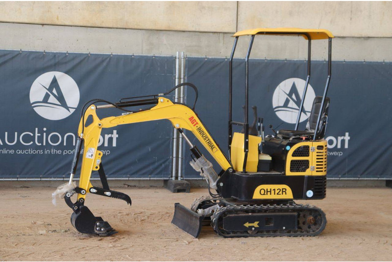AGT Industrial QH12R - Mini excavator: picture 1 AGT Industrial QH12R - Mini excavator: picture 1