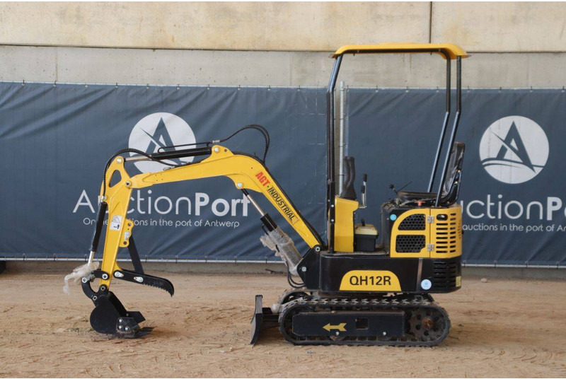 AGT Industrial QH12R - Mini excavator: picture 2 AGT Industrial QH12R - Mini excavator: picture 2