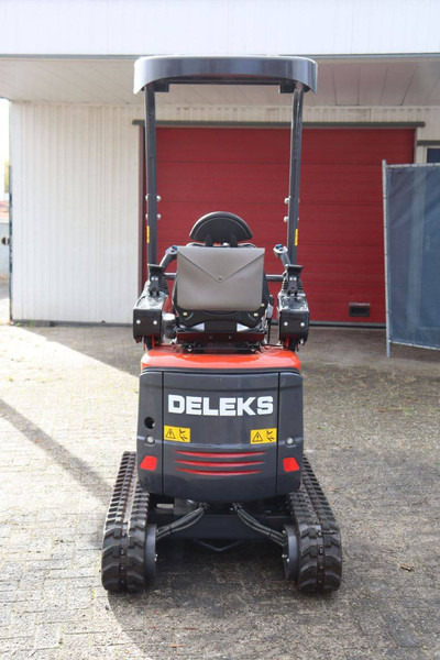 Deleks S100 - Mini excavator: picture 5 Deleks S100 - Mini excavator: picture 5
