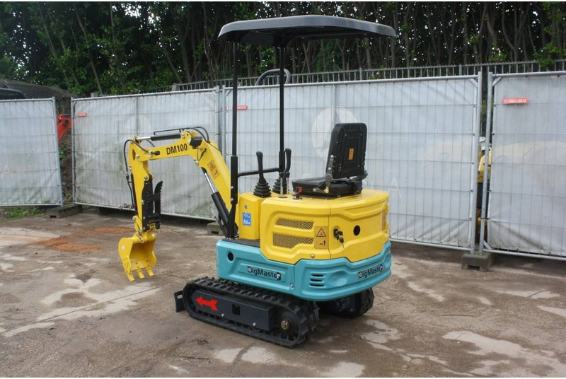 DigMaster DM100 - Mini excavator: picture 3 DigMaster DM100 - Mini excavator: picture 3