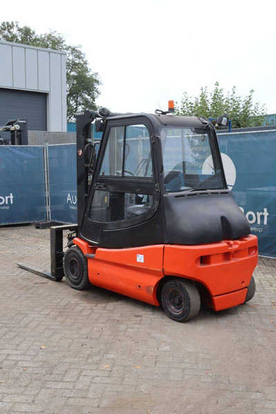Fenwick-Linde E30/02 - Electric forklift: picture 4 Fenwick-Linde E30/02 - Electric forklift: picture 4