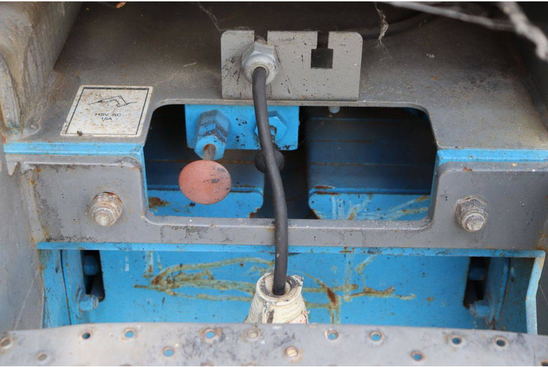 Scissor lift Genie GS-2632: picture 12