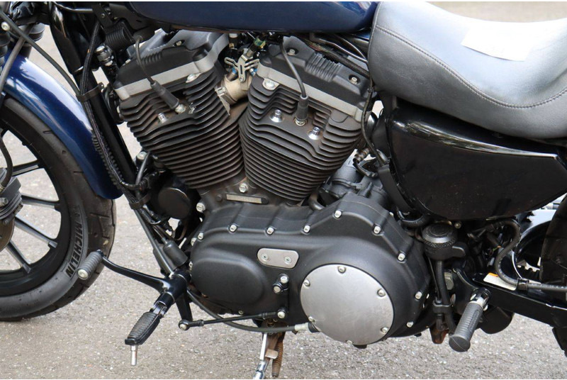 Motorcycle Harley-Davidson Sportster XL883 Iron: picture 19