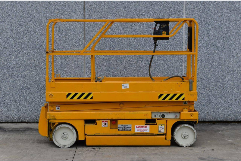 Haulotte Compact 8 - Scissor lift: picture 2 Haulotte Compact 8 - Scissor lift: picture 2