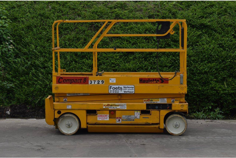 Haulotte Compact 8 - Scissor lift: picture 1 Haulotte Compact 8 - Scissor lift: picture 1