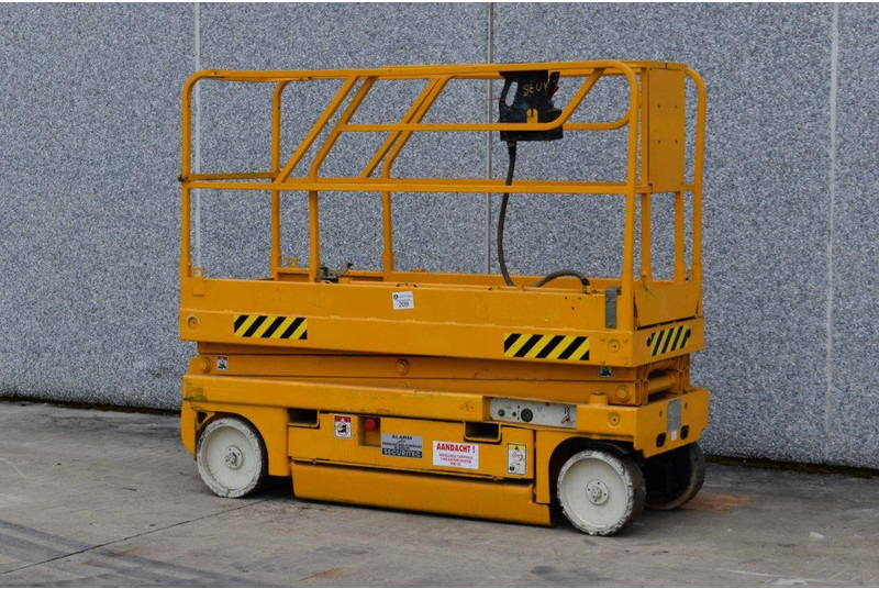 Haulotte Compact 8 - Scissor lift: picture 3 Haulotte Compact 8 - Scissor lift: picture 3