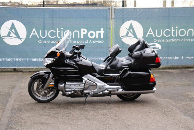 Honda GL1800 - Motorcycle: picture 1 Honda GL1800 - Motorcycle: picture 1