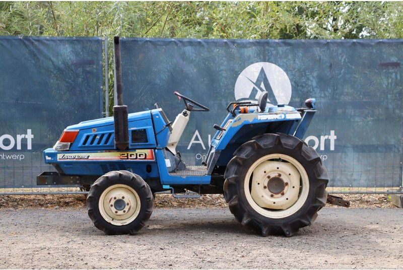 Iseki TU180F - Farm tractor: picture 2 Iseki TU180F - Farm tractor: picture 2