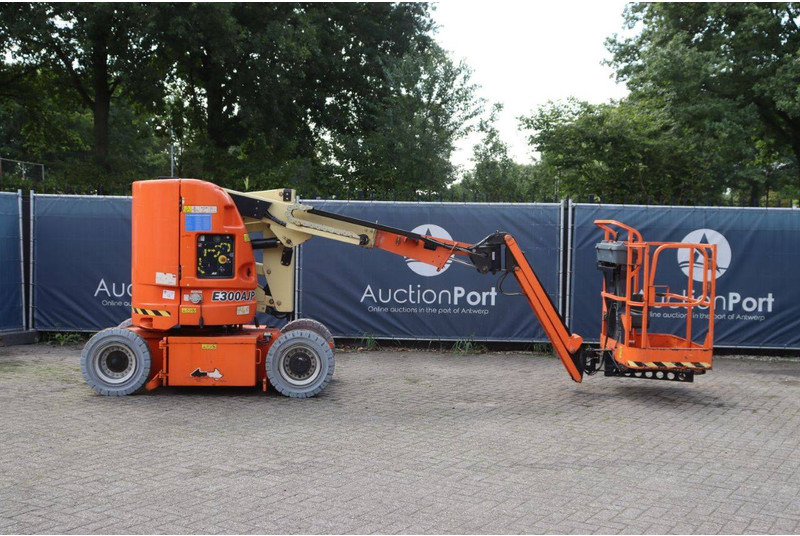 JLG E300AJP - Articulated boom: picture 2 JLG E300AJP - Articulated boom: picture 2