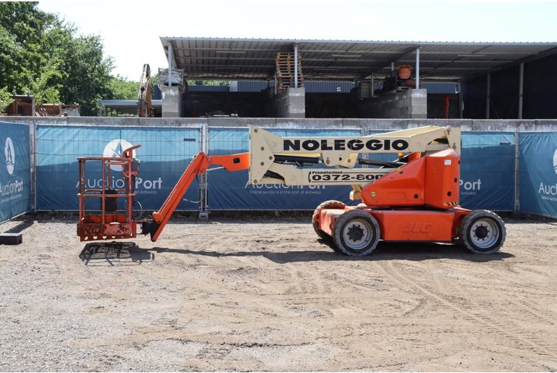 JLG E450AJ - Articulated boom: picture 1 JLG E450AJ - Articulated boom: picture 1