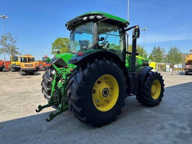 John Deere 7230R - Farm tractor: picture 4 John Deere 7230R - Farm tractor: picture 4