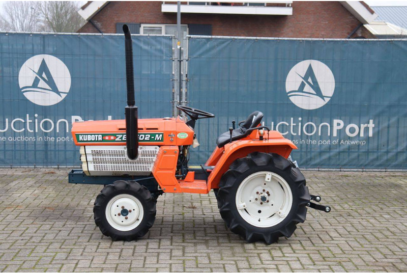Kubota B1502DT - Farm tractor: picture 2 Kubota B1502DT - Farm tractor: picture 2