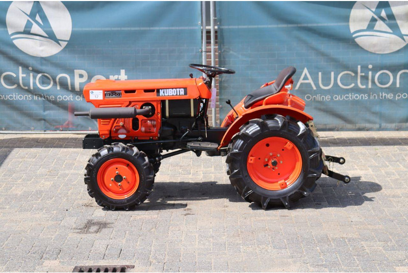Kubota B7001 - Farm tractor: picture 2 Kubota B7001 - Farm tractor: picture 2