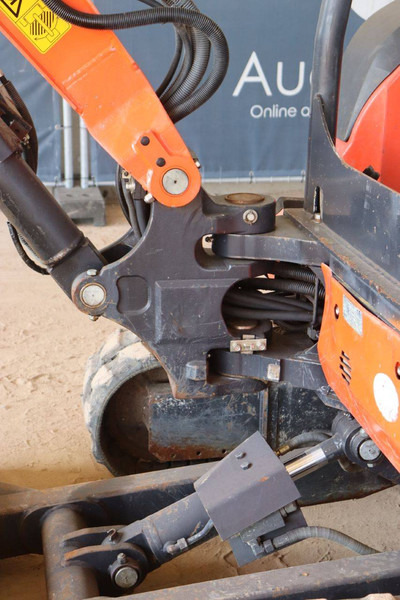 Mini excavator Kubota U35-3a3: picture 13