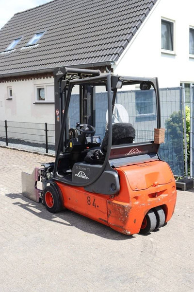 Linde E18C-02 - Electric forklift: picture 4 Linde E18C-02 - Electric forklift: picture 4