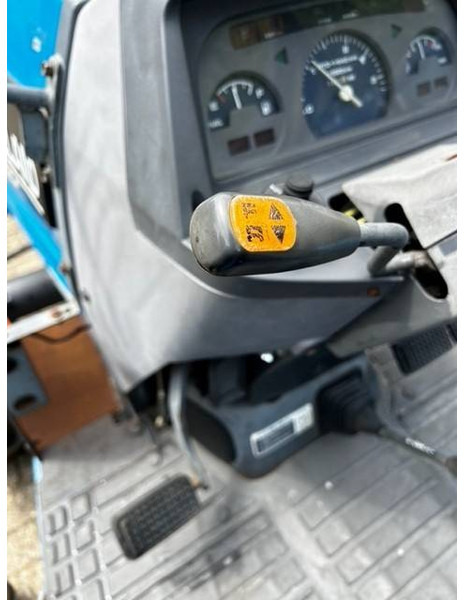 New Holland 2200 - Farm tractor: picture 2 New Holland 2200 - Farm tractor: picture 2