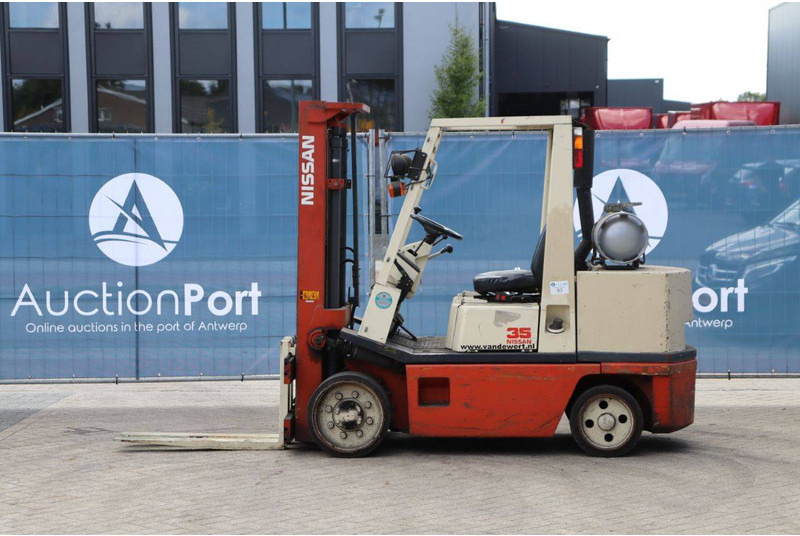 Nissan KCUGH02F350 - LPG forklift: picture 2 Nissan KCUGH02F350 - LPG forklift: picture 2