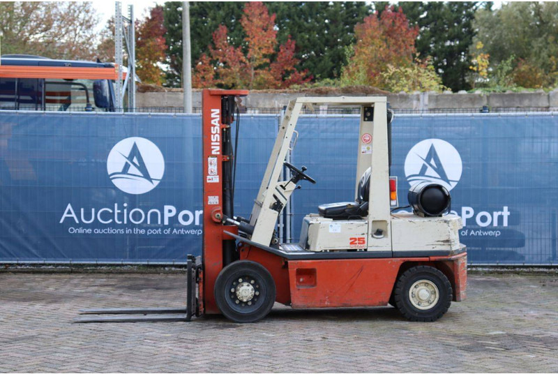 Nissan PH02A25U - LPG forklift: picture 2 Nissan PH02A25U - LPG forklift: picture 2